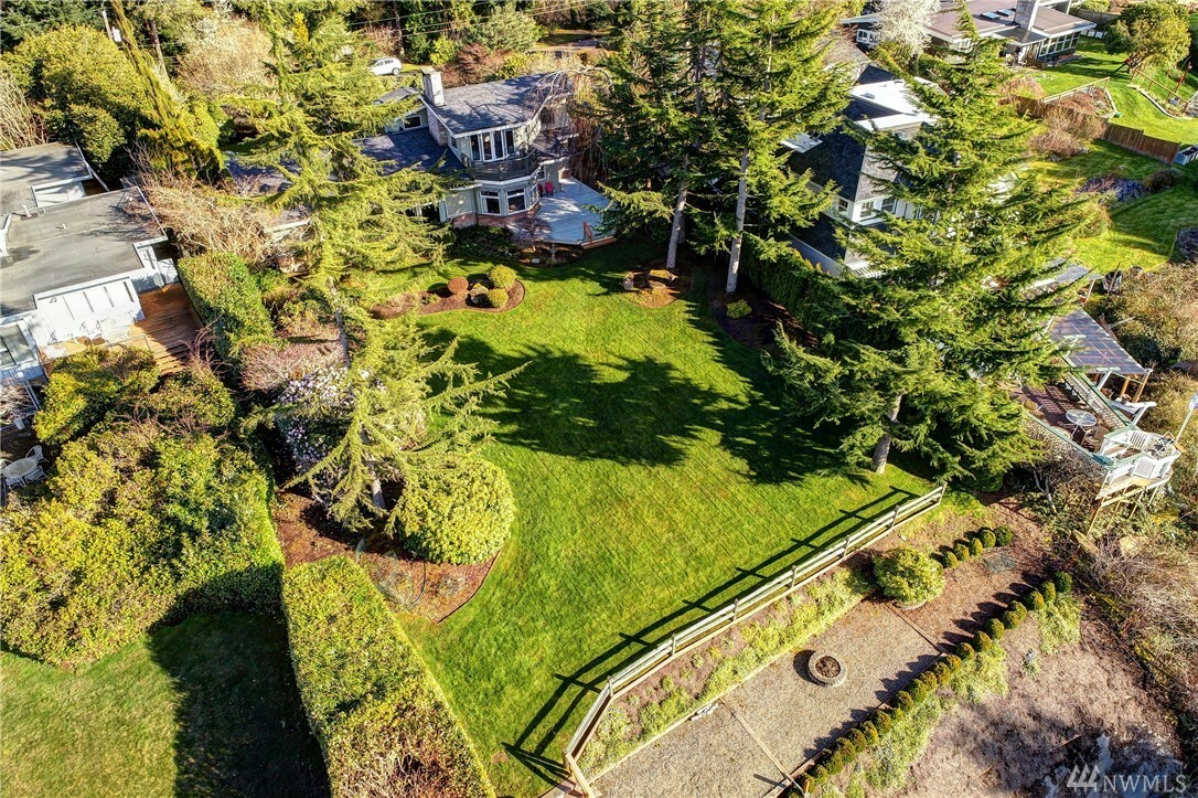 Property Photo:  814 Crown Dr  WA 98203 