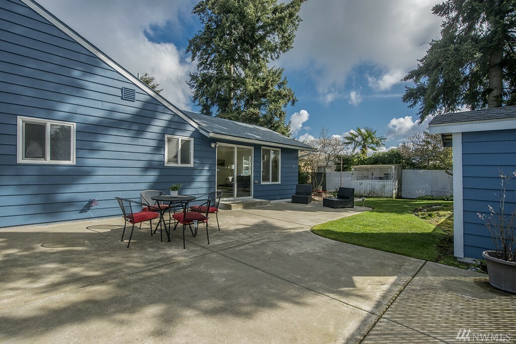 Property Photo:  12224 2nd Place SW  WA 98146 