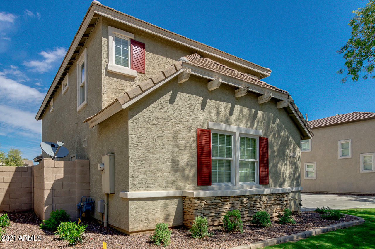 Property Photo:  2338 E Pecan Road  AZ 85040 