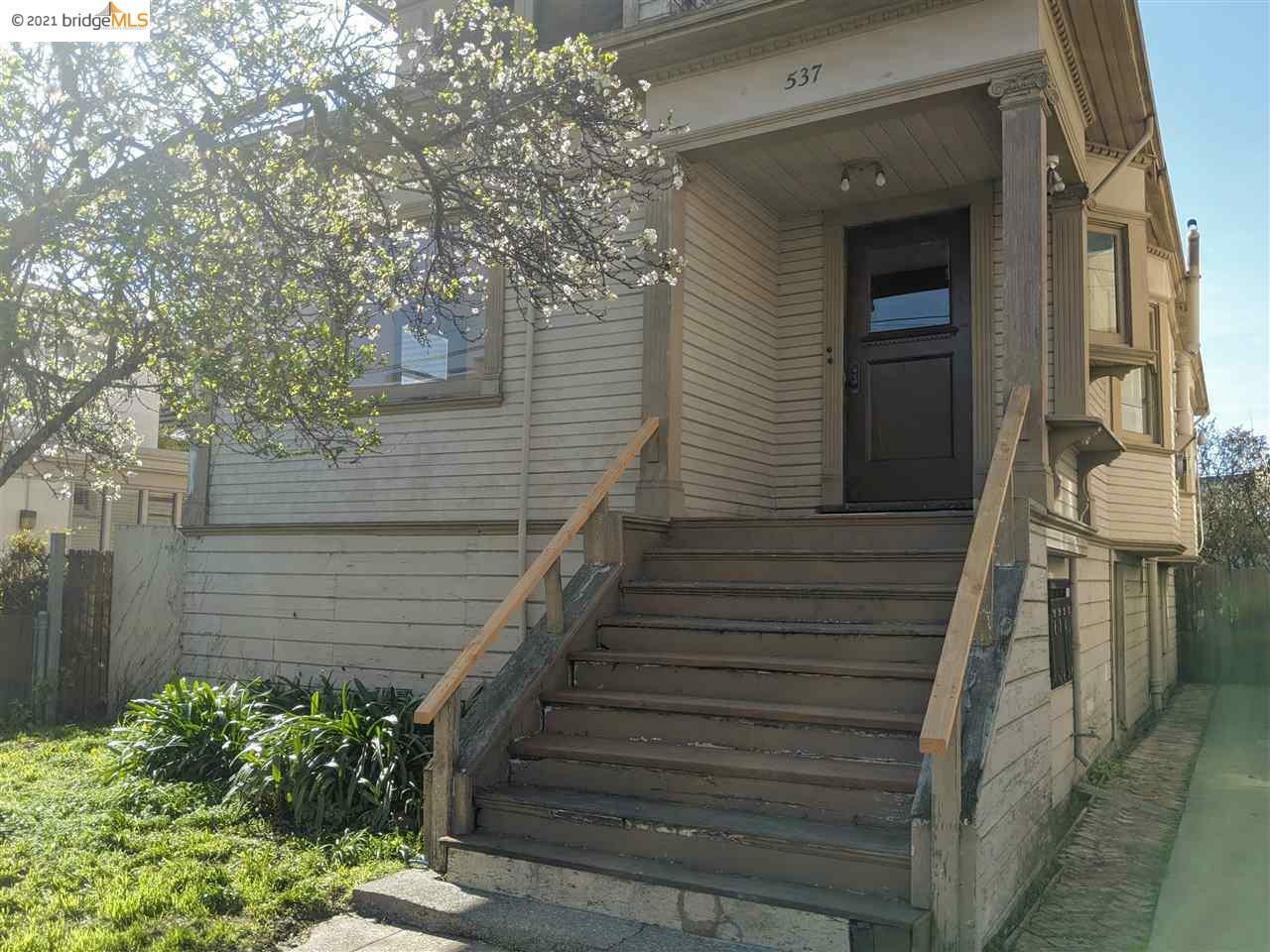 Property Photo: 537 37th St CA 94609