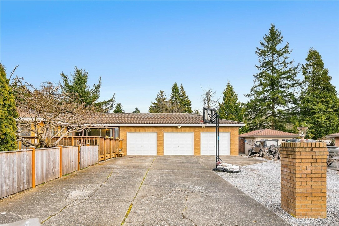 Property Photo:  14307 SE 200th St  WA 98042 