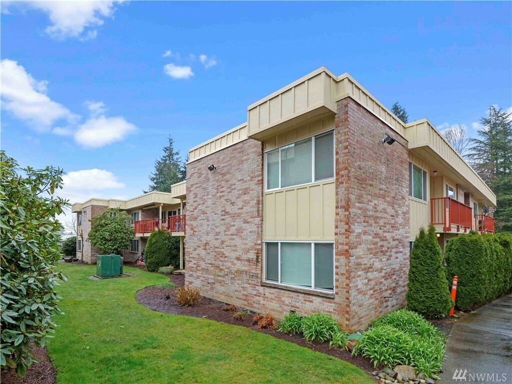 Property Photo:  330 Elm St 207  WA 98203 