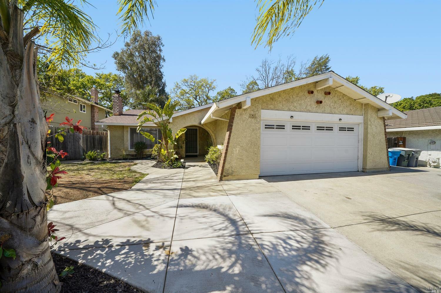 Property Photo: 785 Arbor Oaks Drive CA 95687