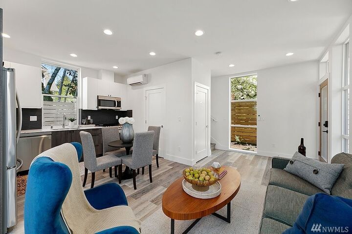 Property Photo:  810 D NE 69th St  WA 98115 