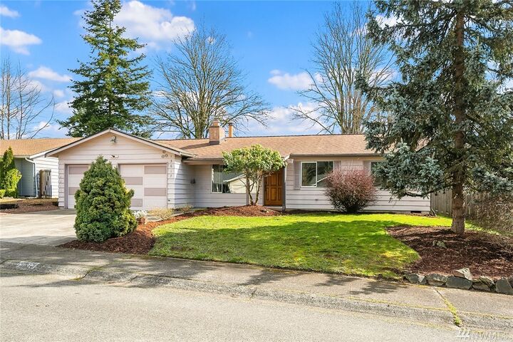 Property Photo:  13617 SE 171st Place  WA 98058 