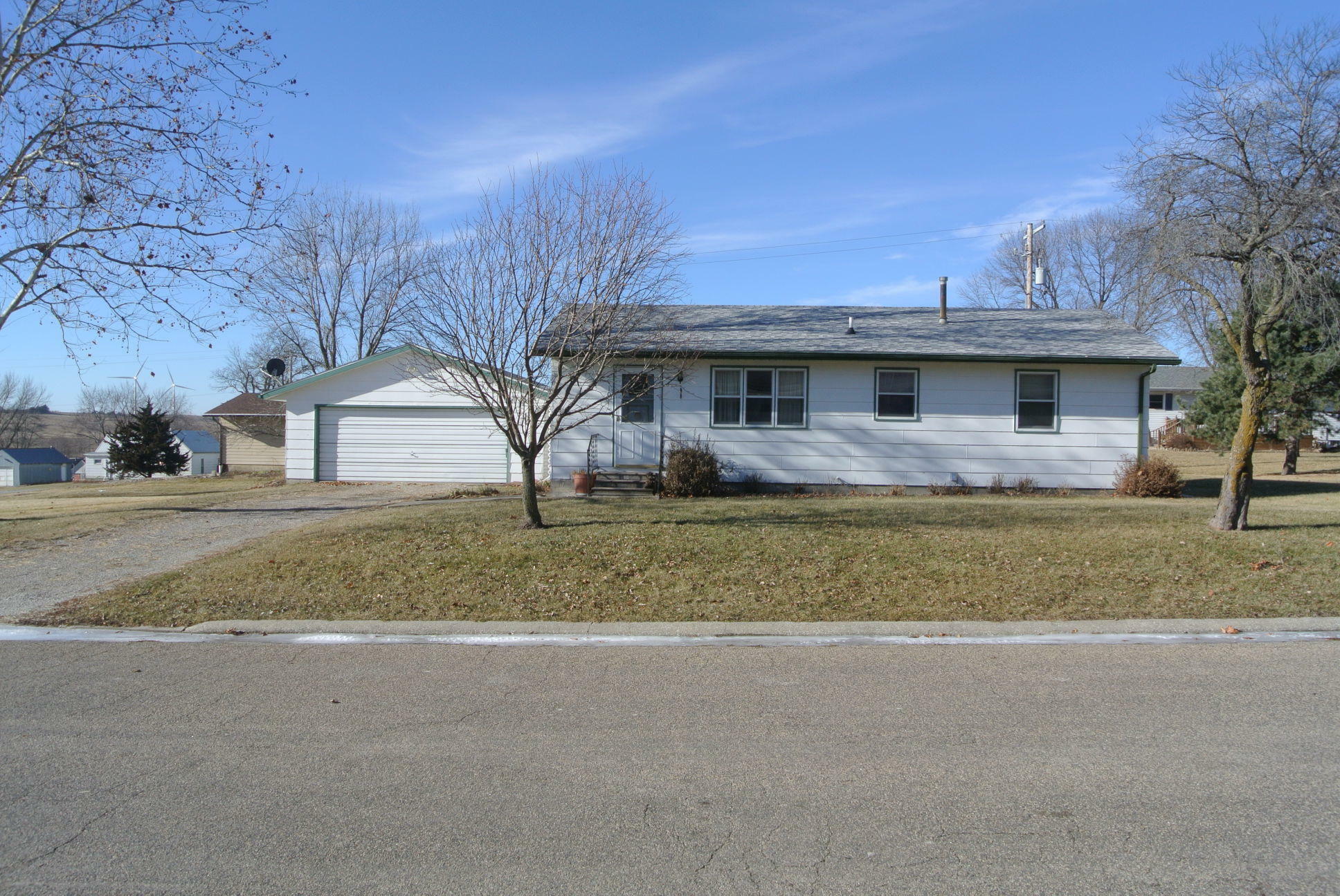 Property Photo:  101 Oak St  Street  IA 50853 