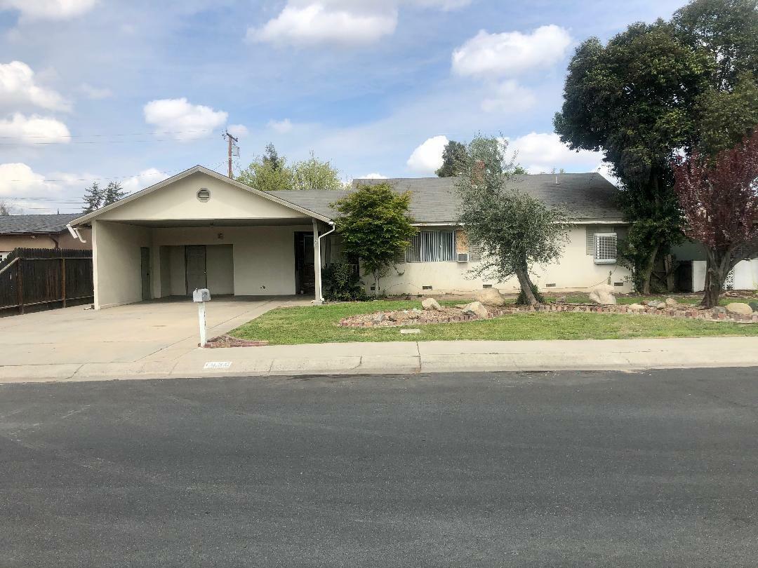 Property Photo:  1030 W Vassar Avenue  CA 93277 