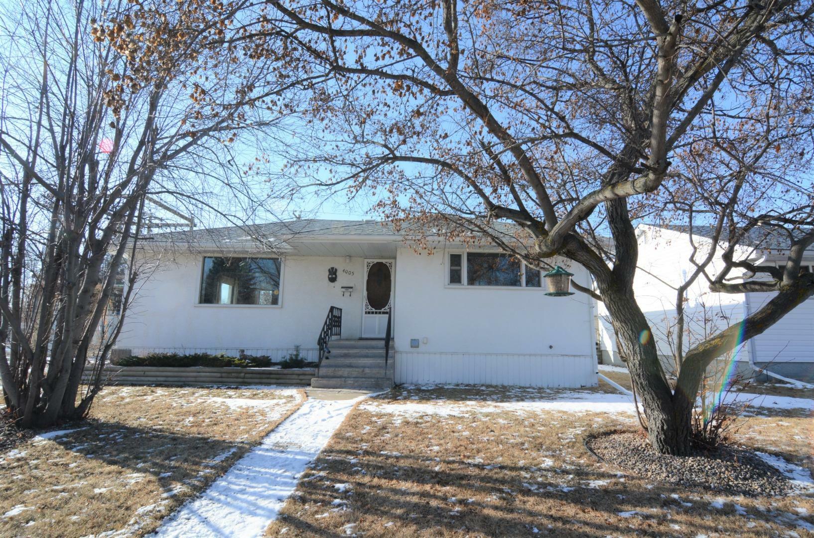 Property Photo:  4005 39 Street  AB T4N 0Y8 