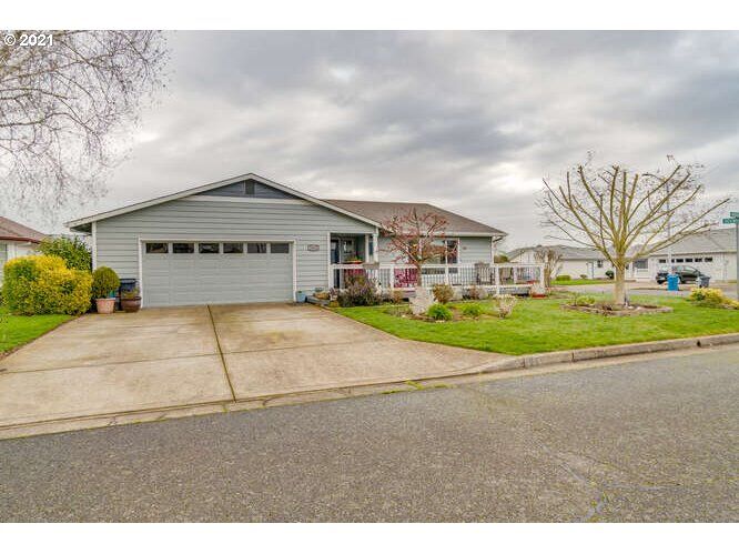 Property Photo:  1960 Heather Way  OR 97071 