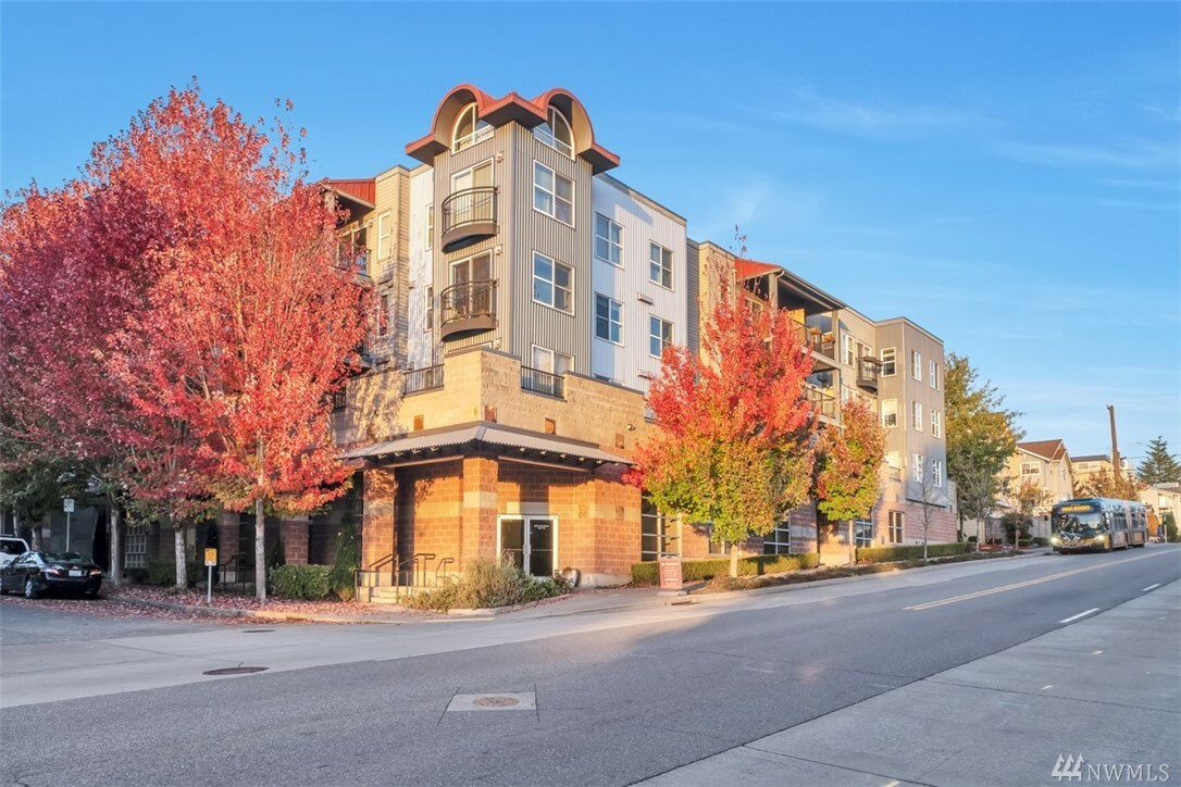 Property Photo: 600 N 85th St 406 WA 98103