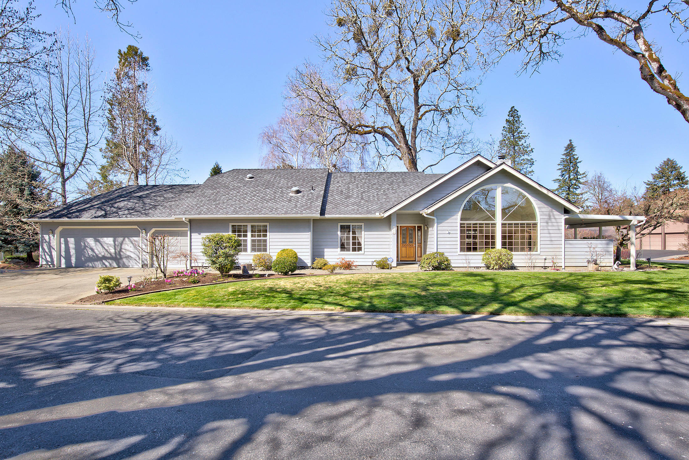 Property Photo:  110 Black Oak Street  OR 97527 