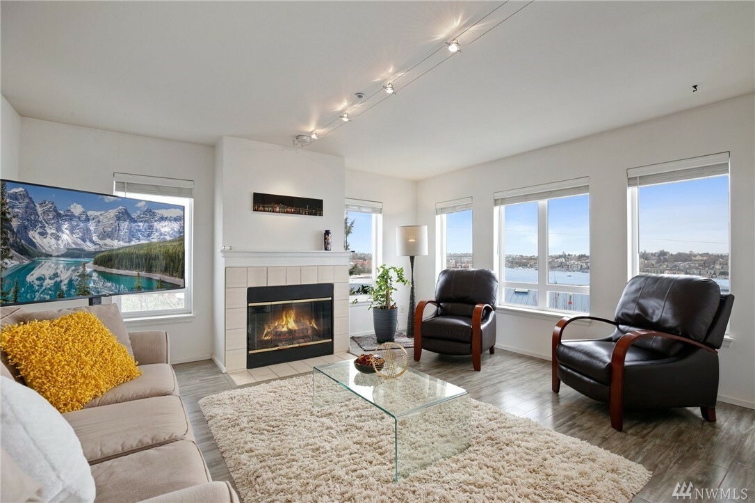 Property Photo: 2419 8th Ave N 301 WA 98109