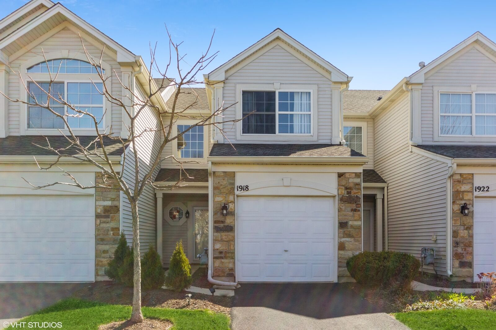 Property Photo: 1918 Wisteria Drive IL 60503