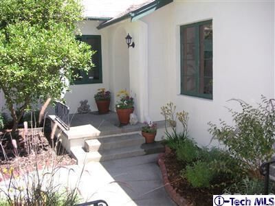 Property Photo:  1091 E Woodbury Road  CA 91104 