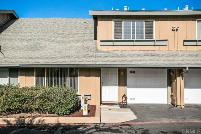 Property Photo:  900 N Citrus Avenue 5  CA 92084 