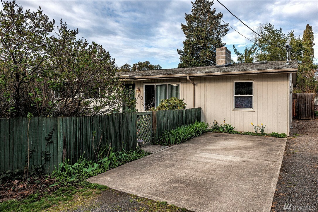 Property Photo:  160 Green St  WA 99362 