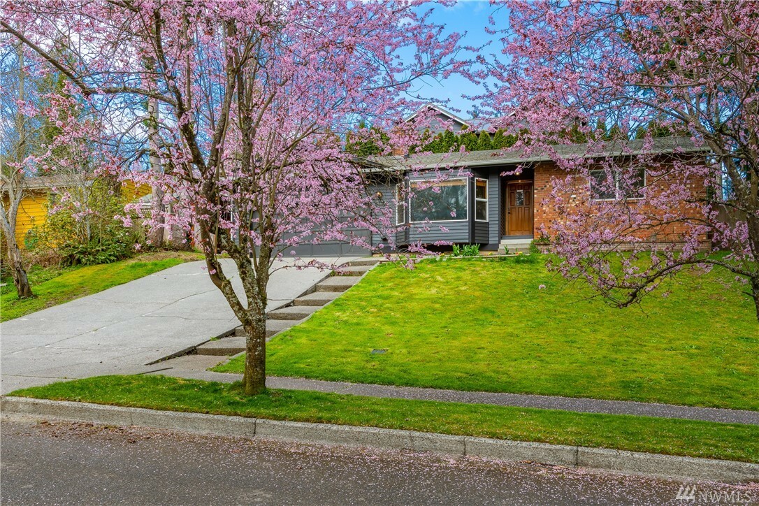 Property Photo:  1209 W Clearbrook Dr  WA 98229 