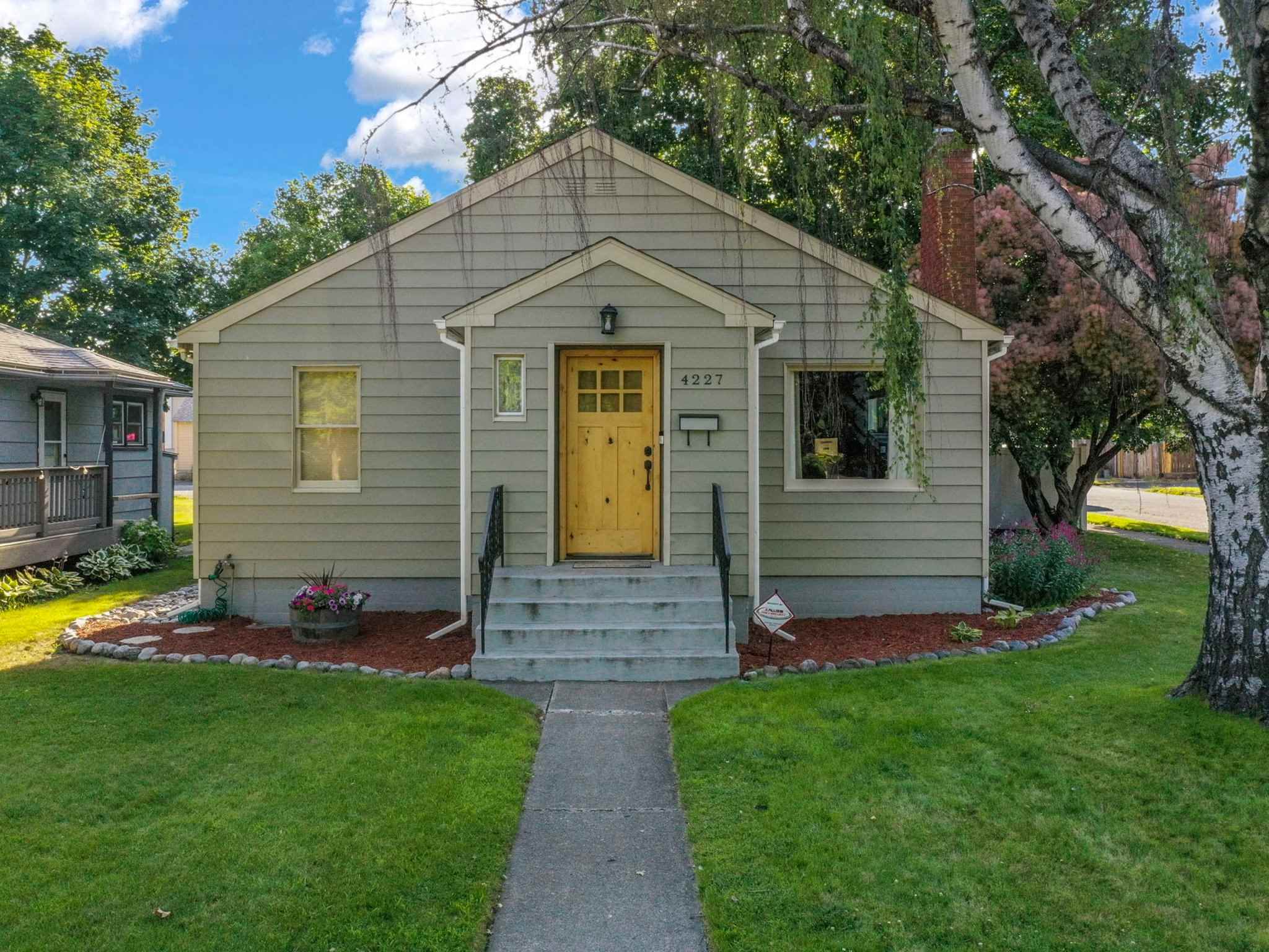 Property Photo:  4227 N Walnut St  WA 99205 