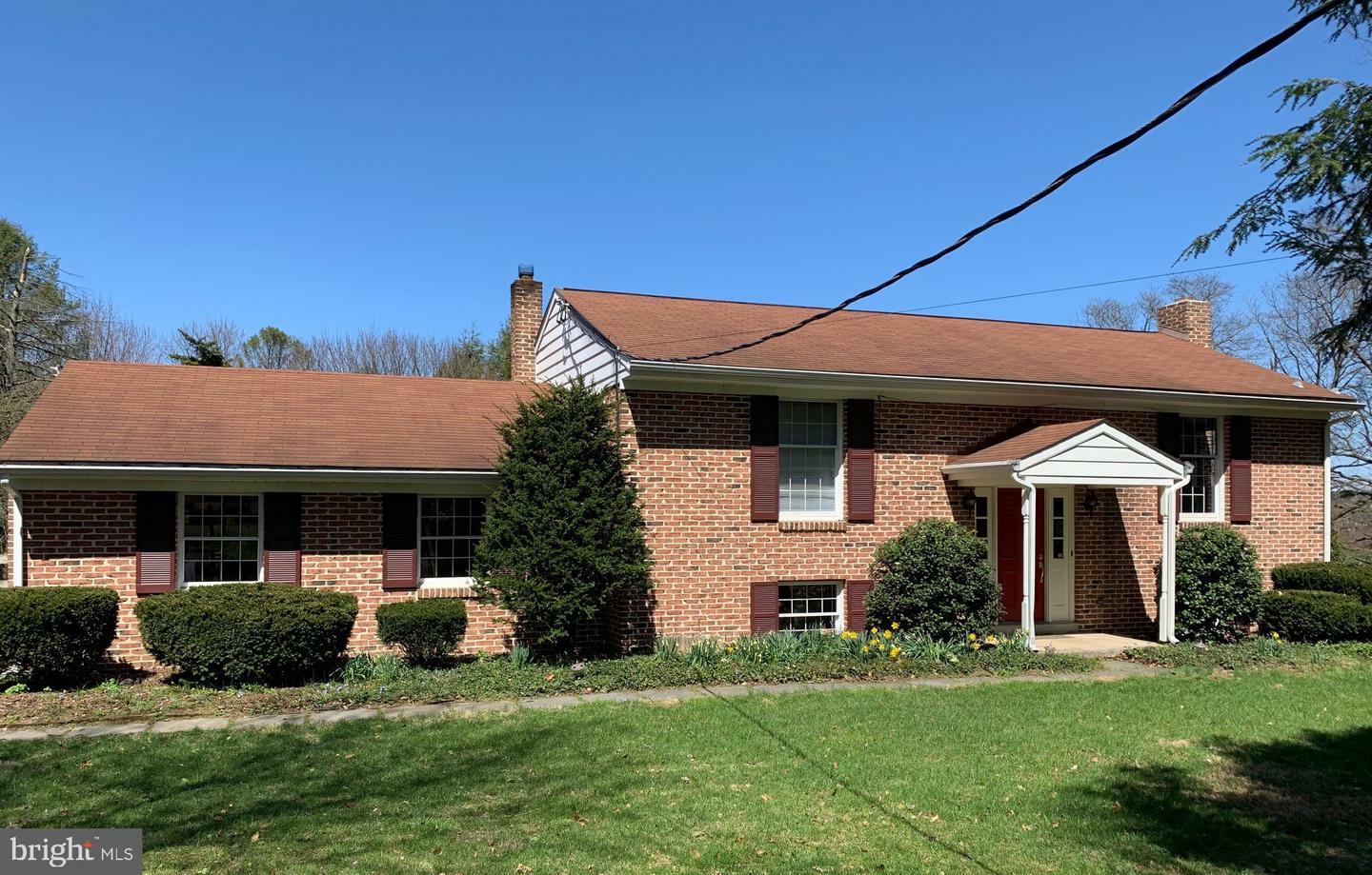 Property Photo: 243 N Garfield Road PA 19541
