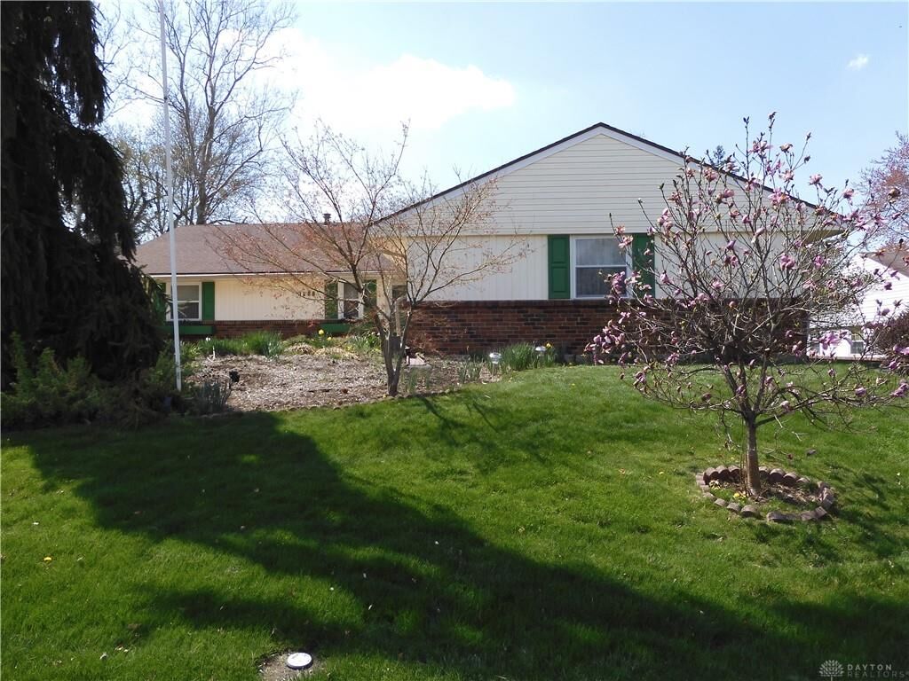 Property Photo: 4417 Glenheath Drive OH 45440