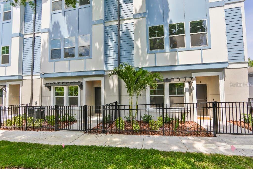 Property Photo:  3122 W Azeele Street 3  FL 33609 