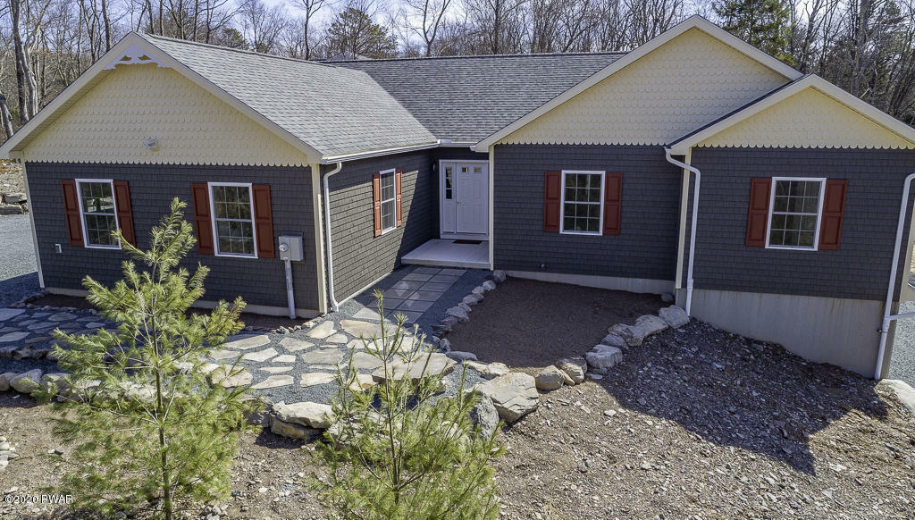 Property Photo:  128 Winding Brook Drive  PA 18458 