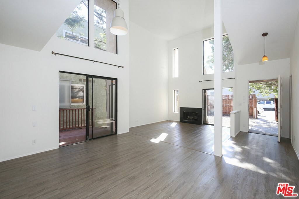 Property Photo:  2408 Pacific Avenue  CA 90291 