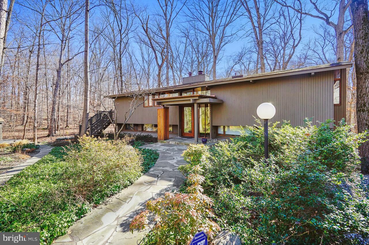 Property Photo:  7107 Woodland Drive  VA 22151 