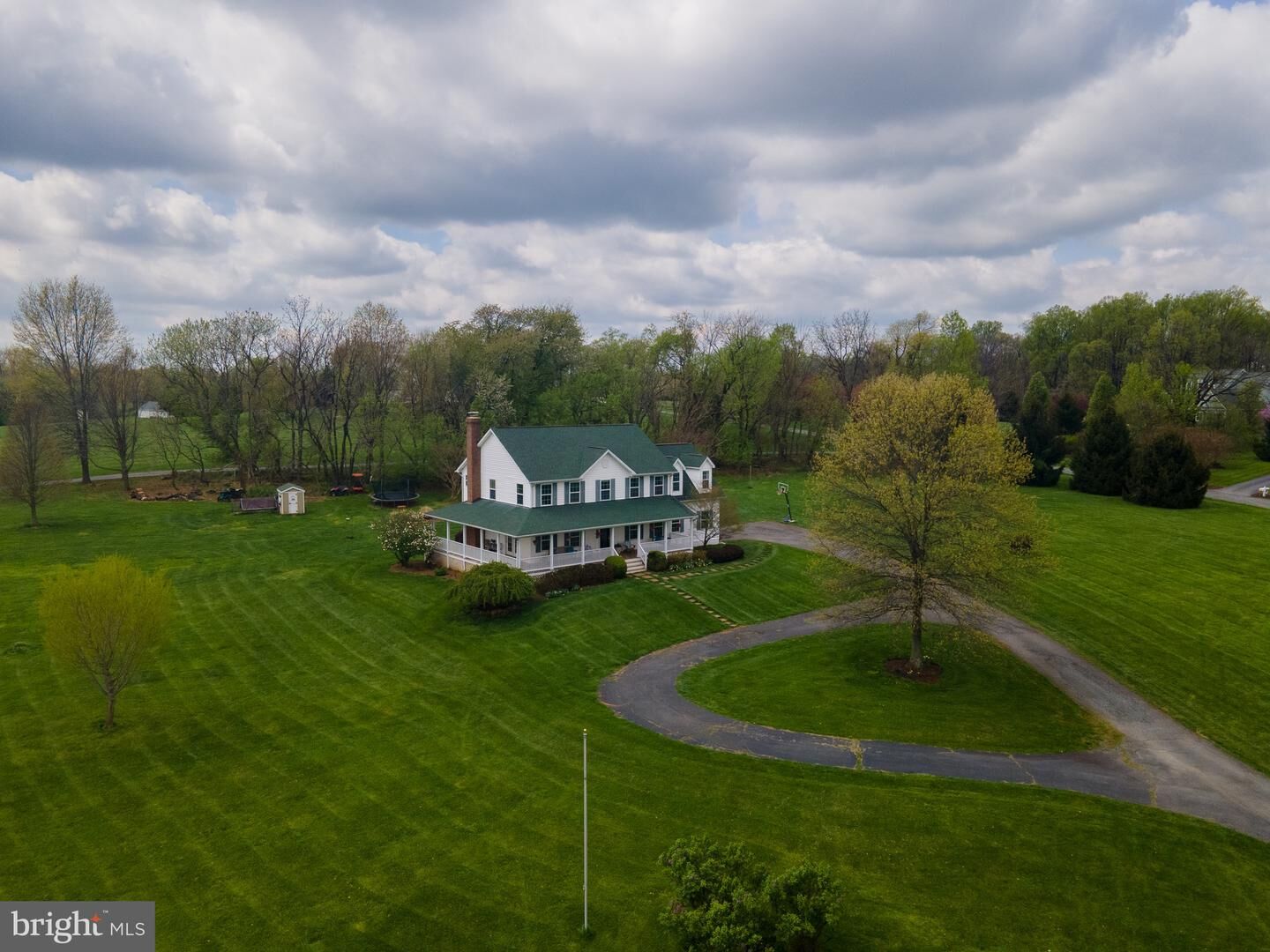 Property Photo:  39161 Logans Creek Lane  VA 20175 