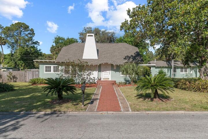 Property Photo: 2004 Lily Court FL 32771