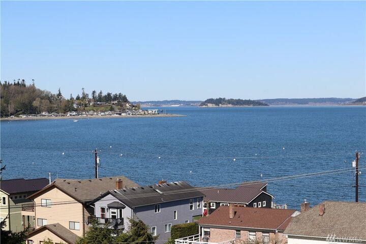 Property Photo:  1110 Ekle St  WA 98282 