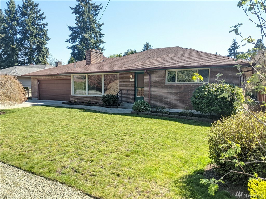 Property Photo:  8530 Holly Lane  WA 98026 