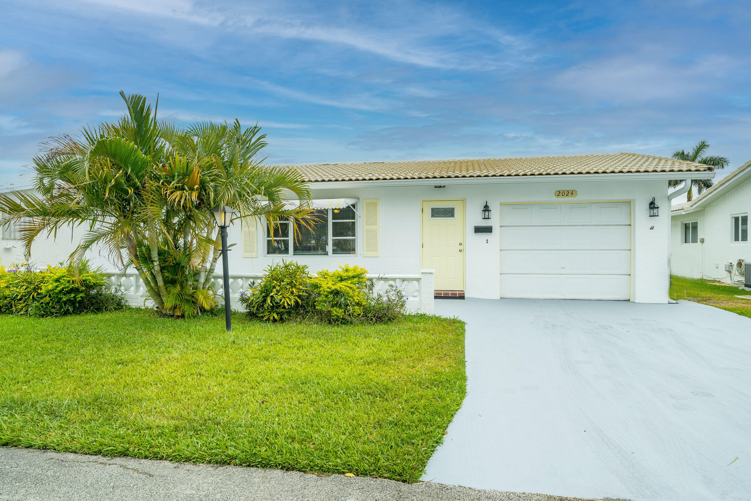Property Photo: 2024 SW 18th Drive FL 33426