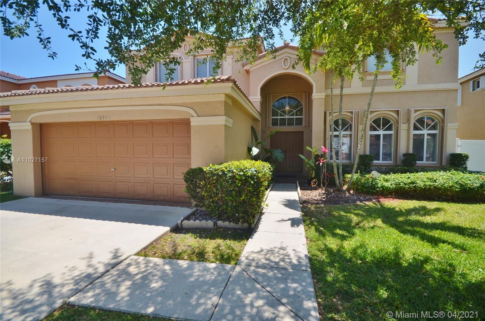 Property Photo: 10704 SW 17th Pl FL 33324