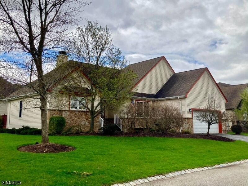 Property Photo:  8 Fenfield Ct  NJ 07419 