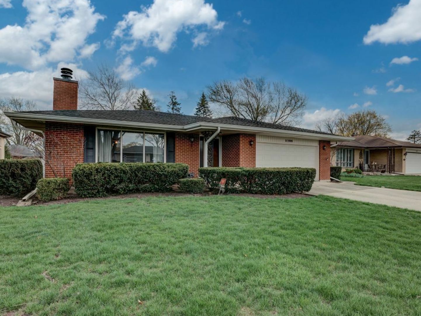 Property Photo: 1705 N Laurel Drive IL 60056