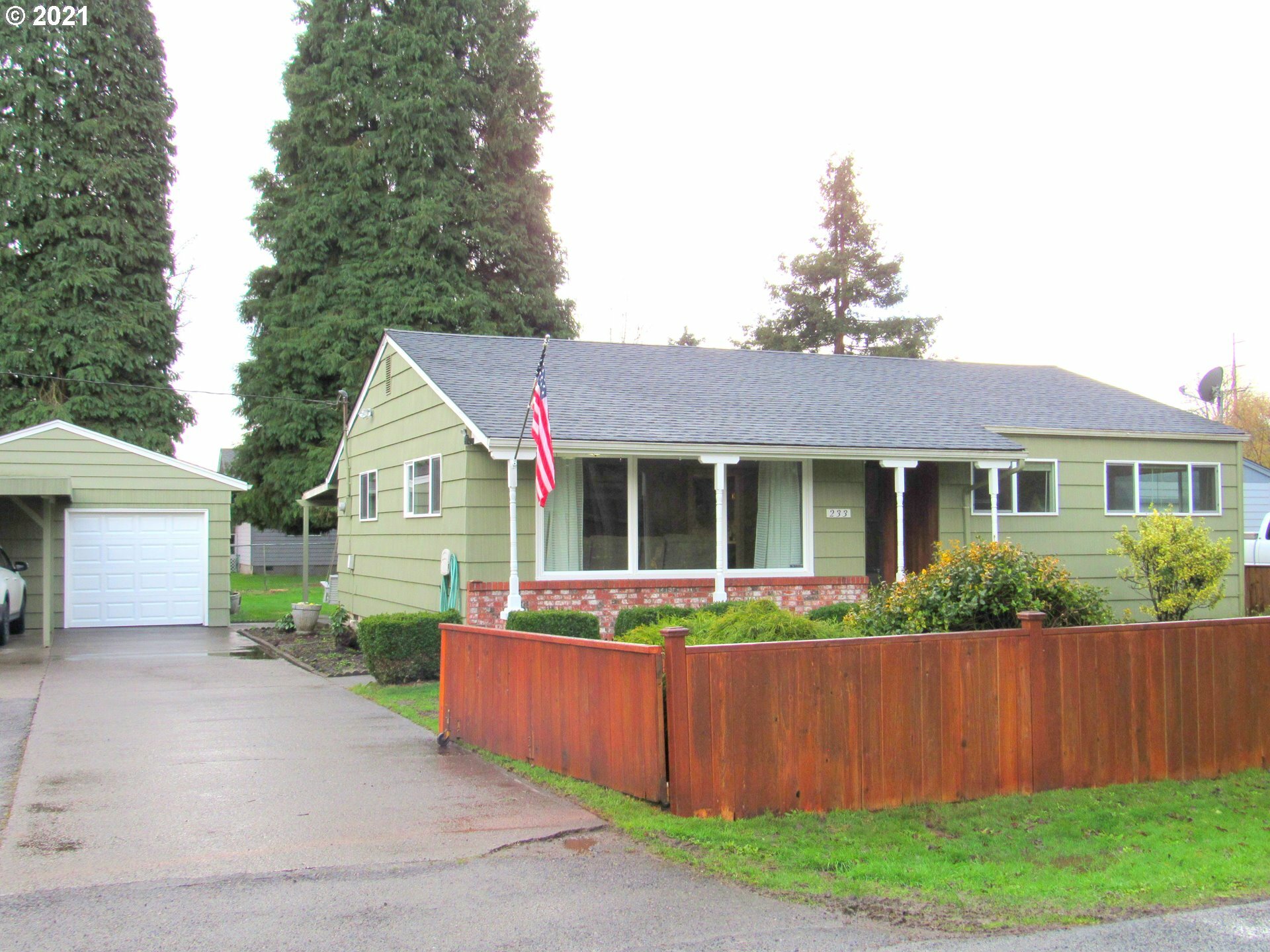 233 Louise St  Kelso WA 98626 photo