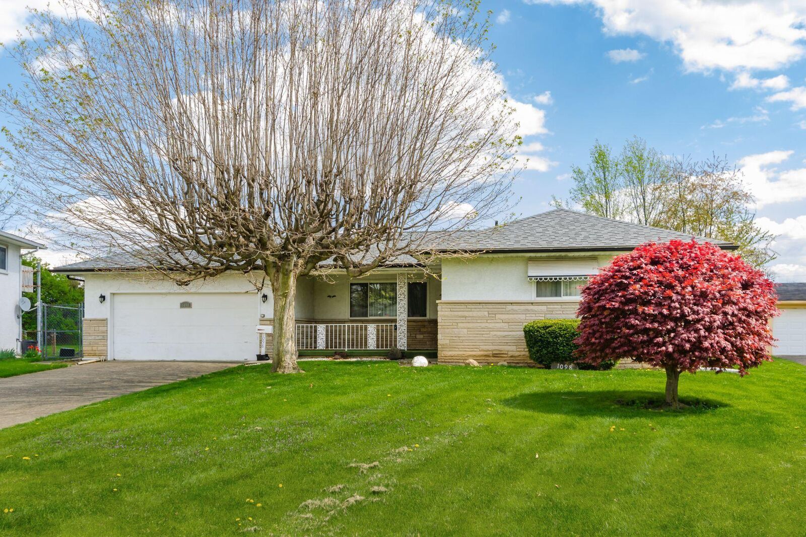 Property Photo:  1098 Ross Road  OH 43227 