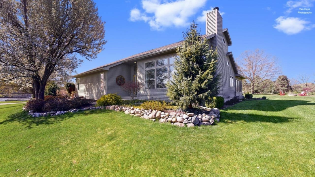 Property Photo:  3024 Harbor Road  MI 49408 