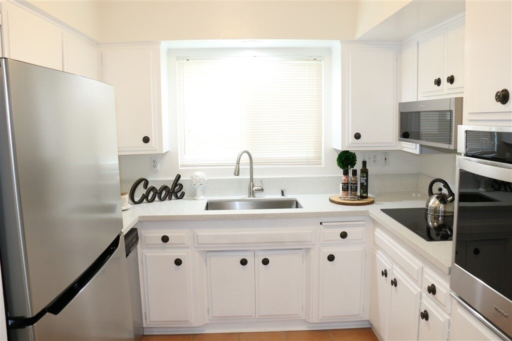 Property Photo:  3615 Vista Bella 14  CA 92057 