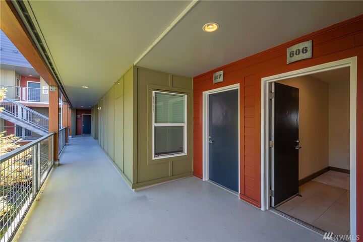 Property Photo:  2440 Western Ave 606  WA 98121 