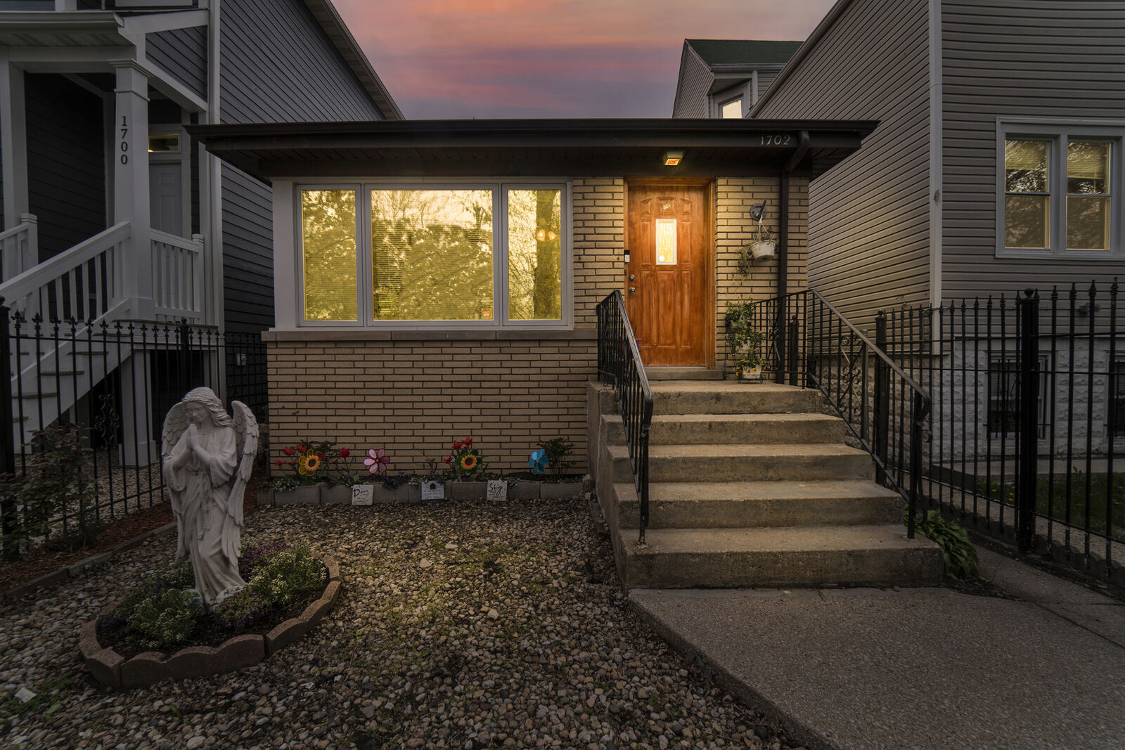 Property Photo: 1702 N Harding Avenue IL 60647