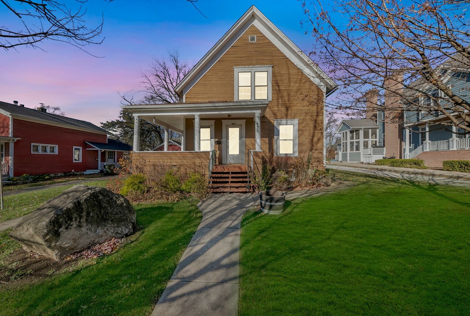 Property Photo:  427 W Jefferson Avenue  IL 60540 