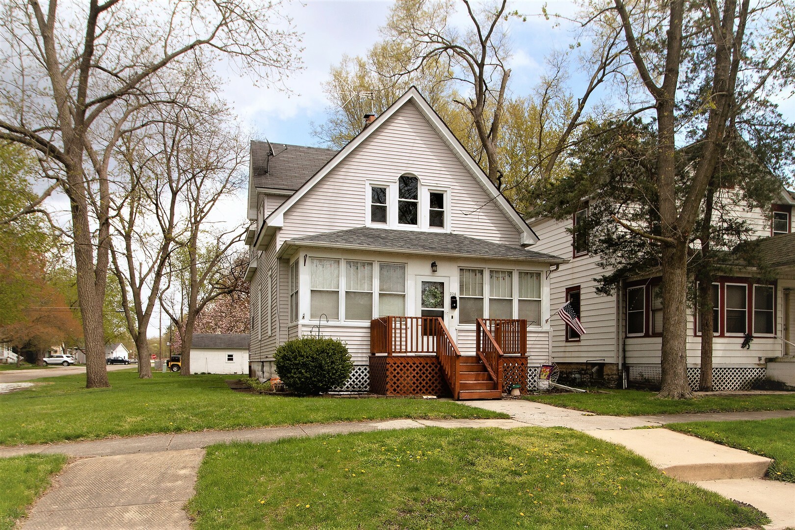 Property Photo:  228 N Maple Street  IL 60954 