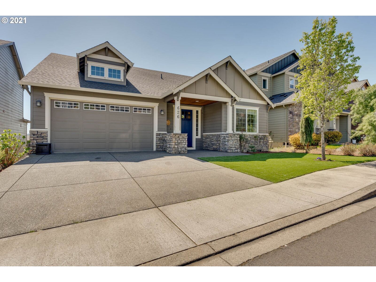 Property Photo:  626 N V St  WA 98671 