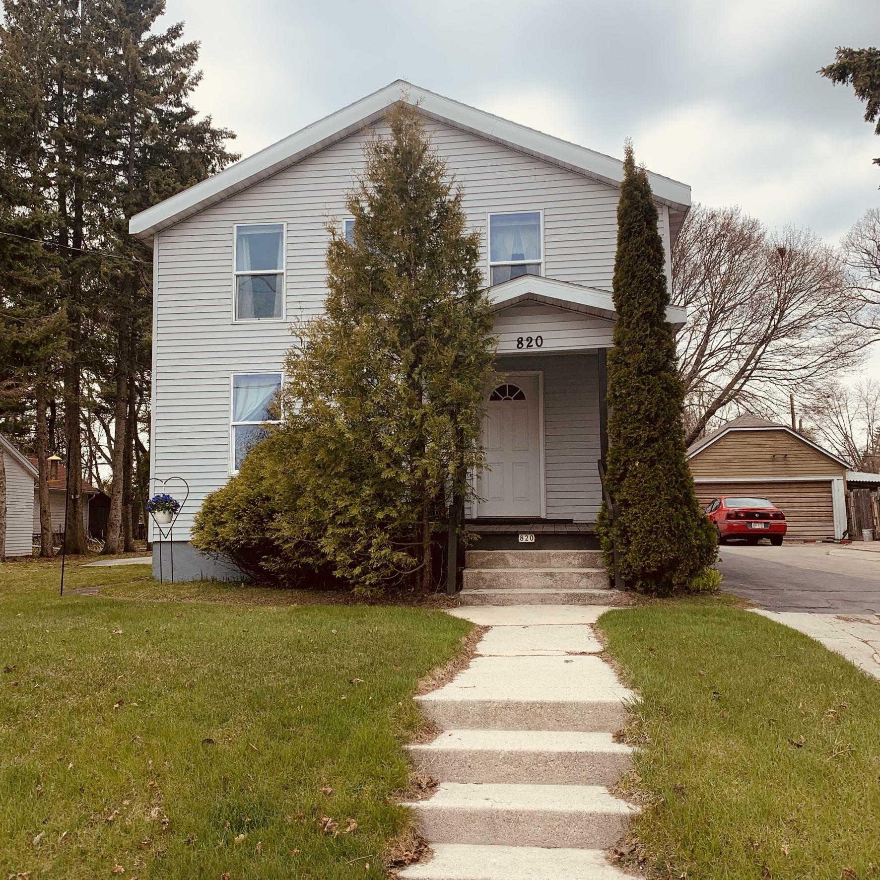 Property Photo:  820 N 11th St  WI 54220 