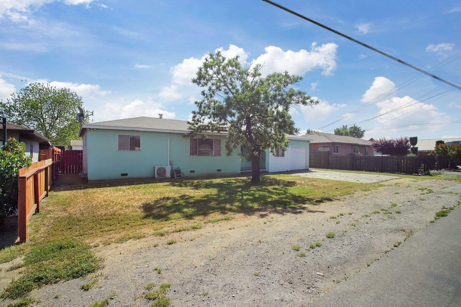 Property Photo:  1006 S Coolidge Avenue  CA 95215 