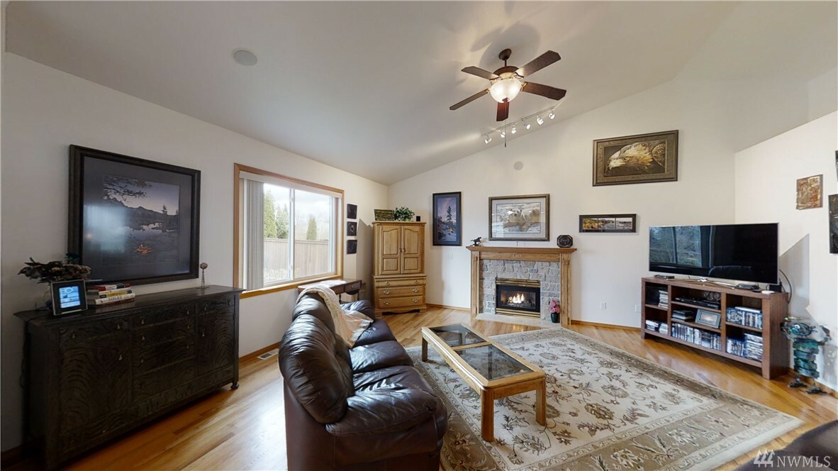 Property Photo:  431 Trullinger St  WA 98321 