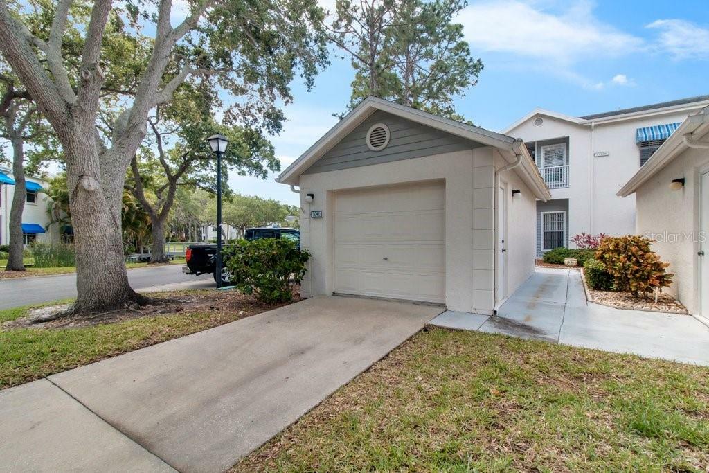 Property Photo:  11525 Shipwatch Drive 1041  FL 33774 