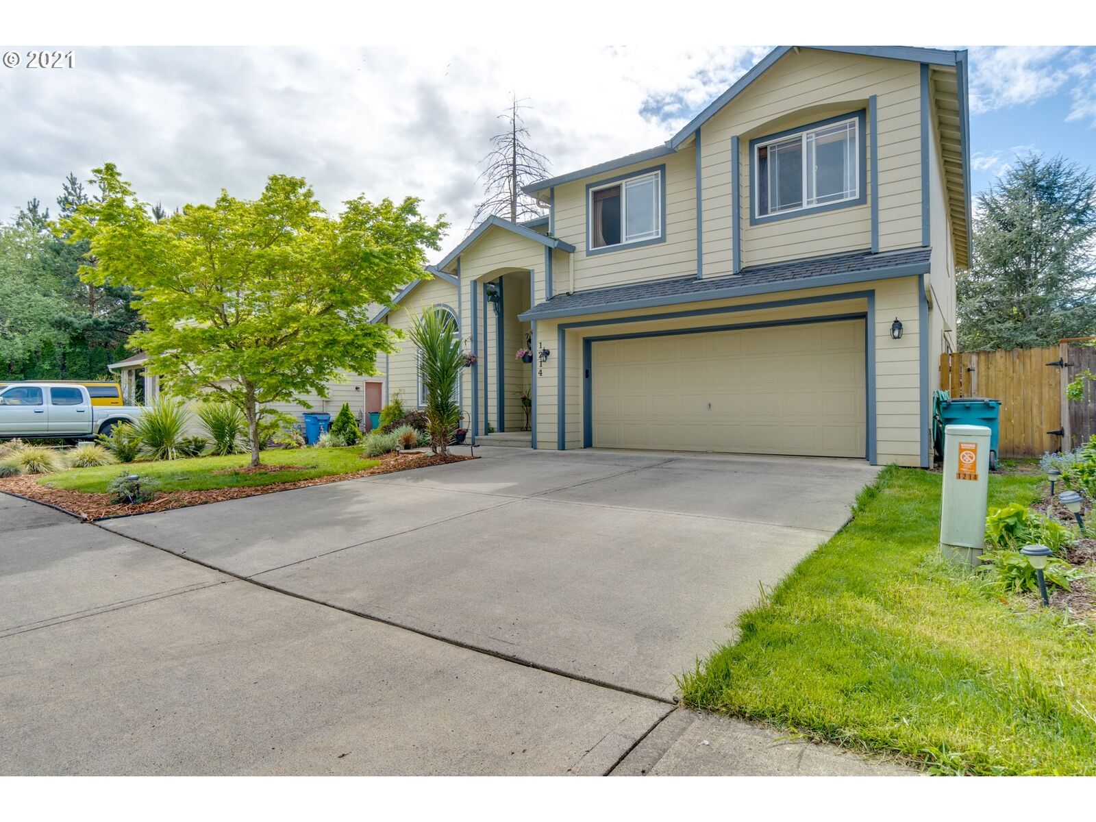 Property Photo: 1214 SW 21st Ave WA 98604